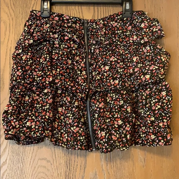 Forever 21 Dresses & Skirts - Fun flower patterned skirt
